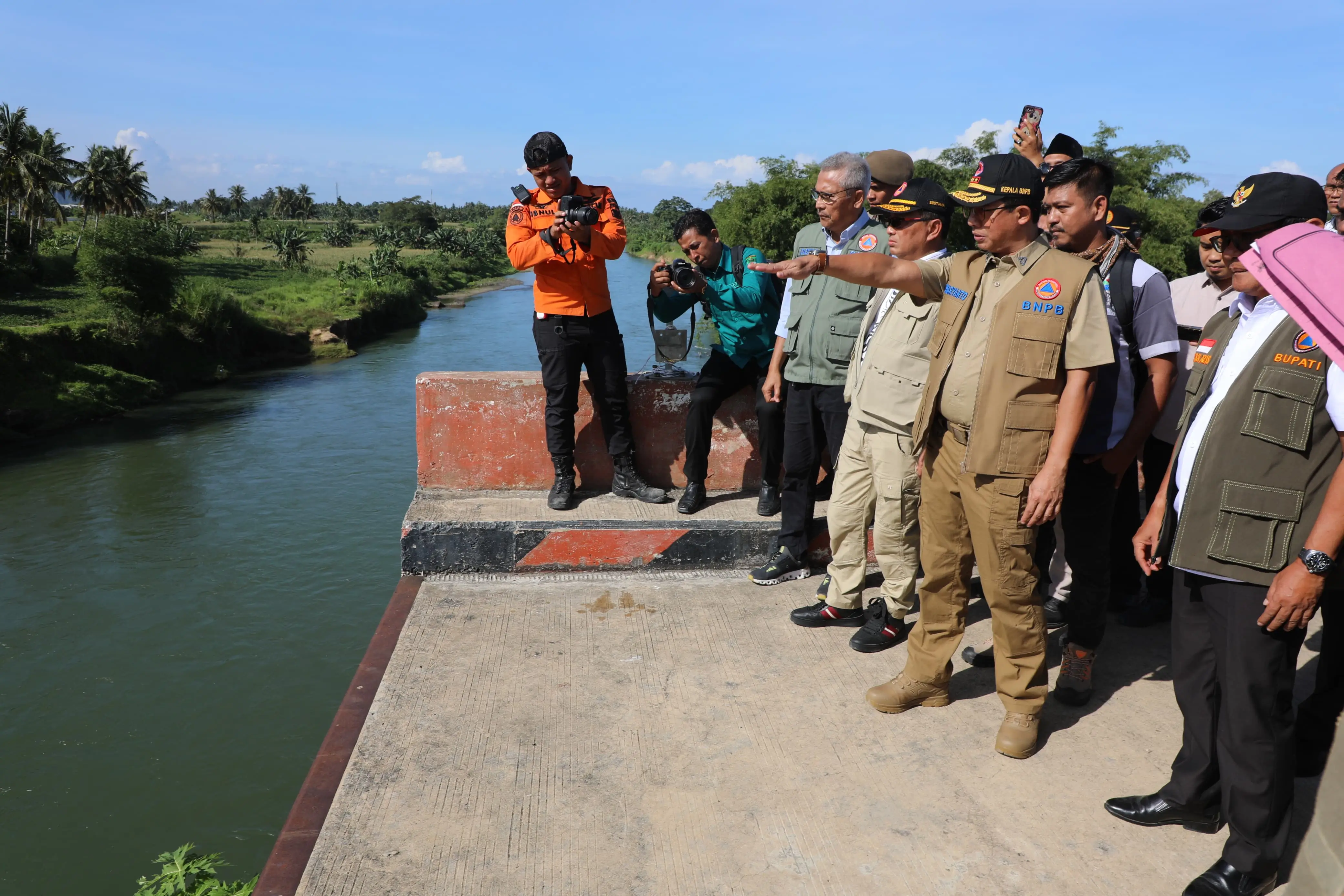 Kepala BNPB Tinjau Kerusakan Infrastruktur Terdampak Bencana di Padang Pariaman